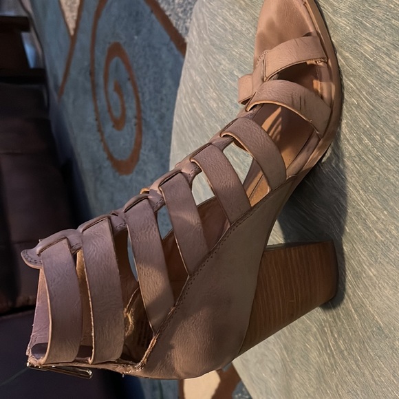 Size 10 - Picture 3 of 3